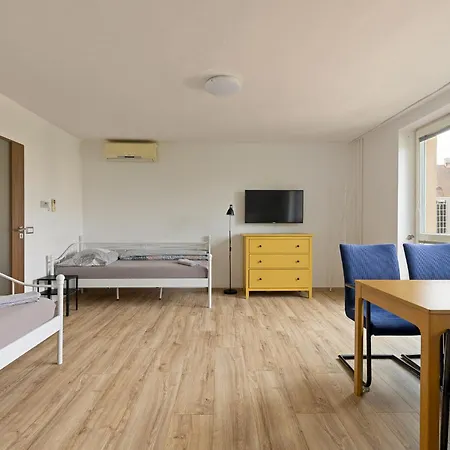Large For Up To 11 Guests