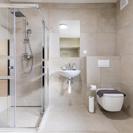 Large For Up To 11 Guests